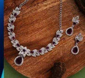 Clearance Sale V Low Price. Beautiful Necklace