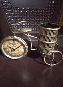Metal showpiece