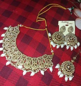 Elegant Indian Jewelry Set