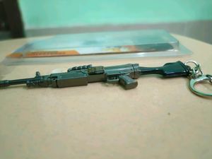 Metallic Gun Keyring - Black.