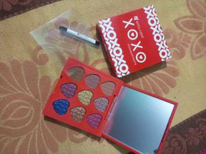 Myglamm Xoxo Eyeshadow Palette.