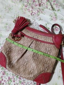 Vincis Bench Sling Bag
