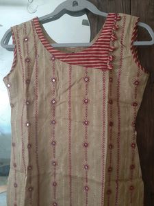 NEW DESINER SLEEVELESS  KURTA AND CHUDIDAR SET❤🤎