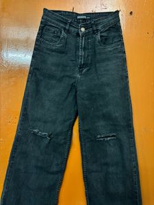 High Wiasted Straight Fit Ripped Jeans