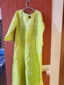 Avaasa Neon chikankari work kurta