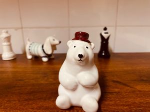 Set Of 4 Showcase Pieces