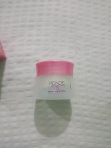 Pond&#39;s Bright Beauty