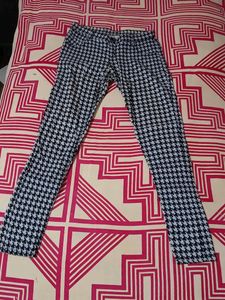 Trendy Jeans In Black And White