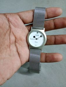 Lobor Watch