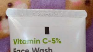 Cosiq Vit C 5% Facewash