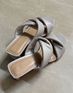 H&amp;M Beige Heeled Mules size 39