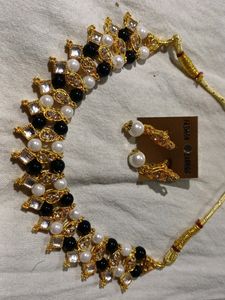 Black And White Pearl Necklace