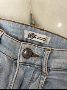Price Drop 🌷ZARA TRF High Waist Jeans Size Euro34