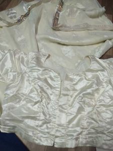 White Saree With Blouse And Peticoat