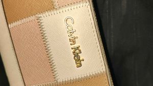 CALVIN KLEIN CLUTCH 😍