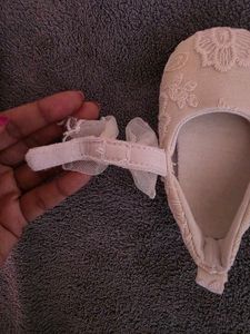 Floral Offwhite Lace Embroidered Shoes Free