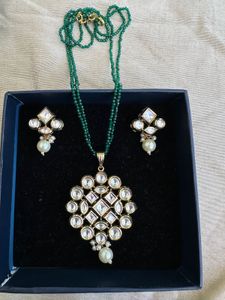 Classy Kundan Jewellery Set