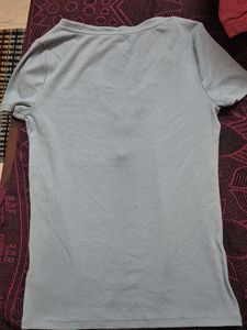 GAP V-Neck Tee