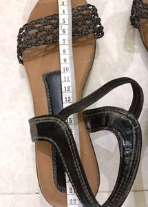 Leatherwood I Black Sandals