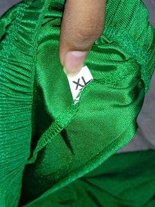 Green Shiny Leggings For Regular Use