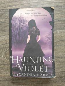 Haunting Violet by Alyxandra Harvey