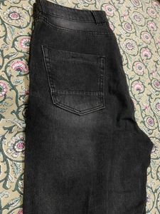 Men lightly washed baggy fit jeans