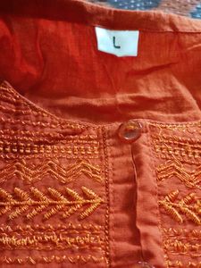 Hi Friends👭👬 Pure Cotton Total New Kurti With Embriodery Work In Front With Buttons L Size