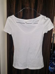 H&M White V Neck Fitted Tshirt