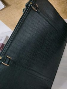 Chic Green Croc-Embossed Tote Bag