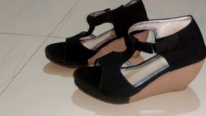 Black Wedges