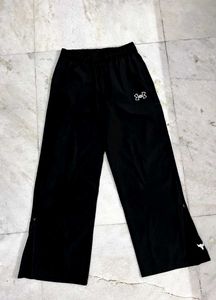 UNDER ARMOUR BLACK BOOTCUT TRACKPANTS