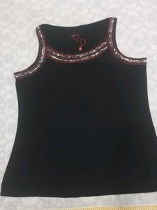 Black Sleeveles Top