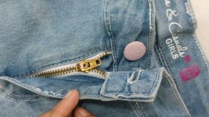 Adjustable Capri Jeans With Pink Details
