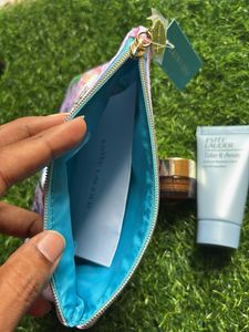 Estee Lauder Skin are Kit With Pouch