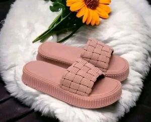 Women&#39;s slippers