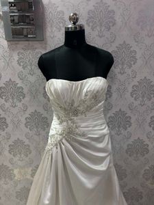 Elegant Strapless Wedding Gown