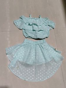 Iscut Top C Green  With Floral Print