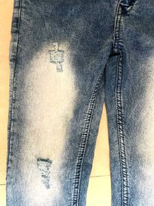Triple Button High-Waist Jeans