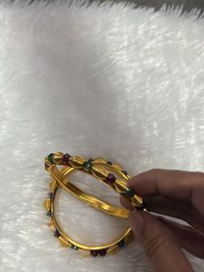 Gold Tone Bangle Set