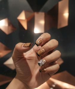 Press-On Nail Set🤎