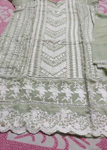 Pakistani style Elegant Embroidered Kurta Set