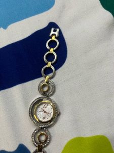 Elegant Gold Louger Watch