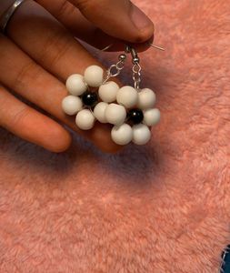 Daisy Beaded Earrings