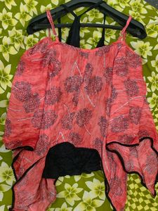 CROP DEEP NECK TOP WITH BLACK INNER