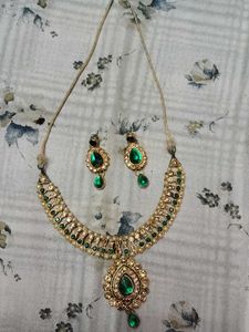 Green Jewelry Set With Earrings