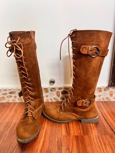 Brown suede Boots
