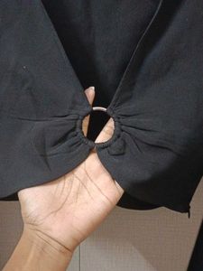 Black cropped ring details top