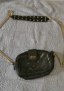 GUESS SLING BAG