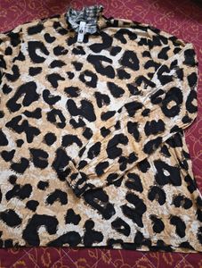 💥 PRICE DROP💥Animal Print Polo Neck Women&#39;s Top