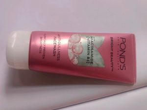 Pond&#39;s Bright Beauty Facewash